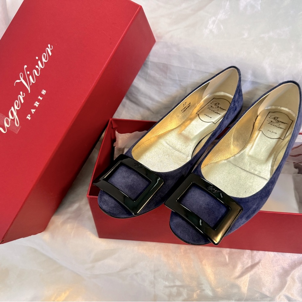 BNIB** Roger Vivier Navy Suede Flats with Black Buckle